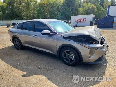 Czwarte zdjęcie samochodu z boku: 2025 KIA K4 LXS VIN:3KPFT4DE6SE220428 - miniatura