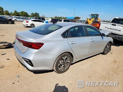 Trzecie zdjęcie samochodu z tyłu: 2020 KIA FORTE LXS VIN:3KPF24AD9LE152285 - miniatura