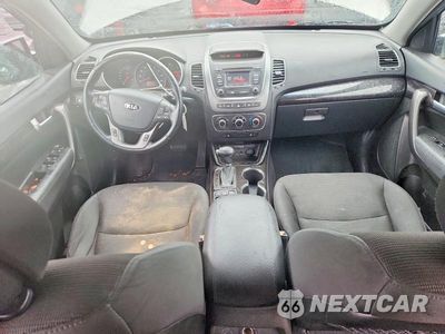 Zdjęcie 8 z 13 samochodu: 2015 KIA SORENTO LX VIN:5XYKTDA62FG642569 - miniatura