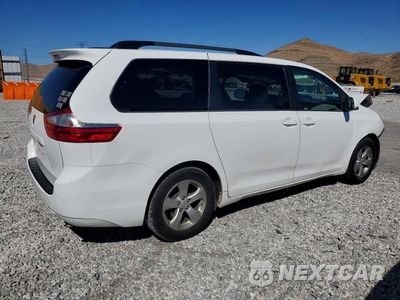 Trzecie zdjęcie samochodu z tyłu: 2015 TOYOTA SIENNA LE VIN:5TDKK3DC4FS587317 - miniatura