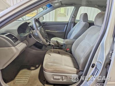 Zdjęcie 7 z 12 samochodu: 2004 TOYOTA CAMRY LE VIN:4T1BE32K34U864142 - miniatura