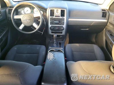 Zdjęcie 8 z 12 samochodu: 2010 CHRYSLER 300 TOURING VIN:2C3CA1CVXAH255778 - miniatura
