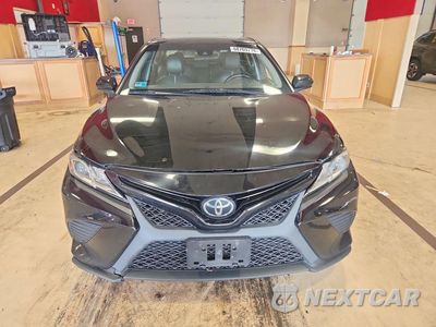 Piąte zdjęcie samochodu w środku: 2018 TOYOTA CAMRY SE VIN:4T1B11HK2JU077668 - miniatura