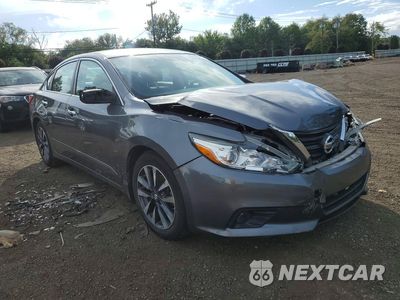 Czwarte zdjęcie samochodu z boku: 2017 NISSAN ALTIMA 2.5 SV VIN:1N4AL3AP7HC126736 - miniatura