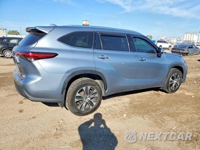 Trzecie zdjęcie samochodu z tyłu: 2021 TOYOTA HIGHLANDER XLE VIN:5TDHZRBH9MS140969 - miniatura