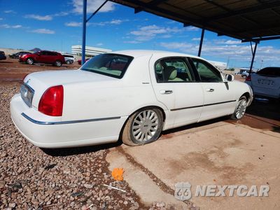 Trzecie zdjęcie samochodu z tyłu: 2005 LINCOLN TOWN CAR SIGNATURE VIN:1LNHM81W65Y634927 - miniatura