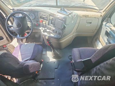 Zdjęcie 8 z 14 samochodu: 2014 FREIGHTLINER CASCADIA 125 VIN:1FUJGLD53ELFK3649 - miniatura