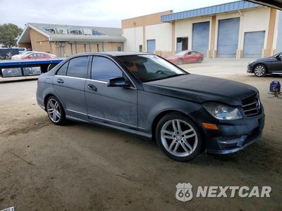 Czwarte zdjęcie samochodu z boku: 2014 MERCEDES-BENZ C 250 VIN:WDDGF4HB3ER306645 - miniatura
