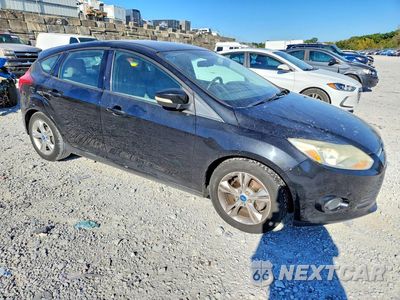 Czwarte zdjęcie samochodu z boku: 2013 FORD FOCUS SE VIN:1FADP3K26DL175974 - miniatura