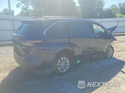 Trzecie zdjęcie samochodu z tyłu: 2024 TOYOTA SIENNA XLE VIN:5TDJRKEC5RS213108 - miniatura