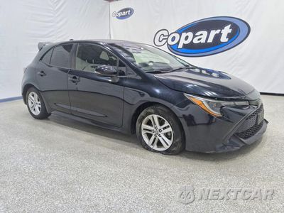 Czwarte zdjęcie samochodu z boku: 2019 TOYOTA COROLLA HATCHBACK SE VIN:JTNK4RBE5K3022485 - miniatura