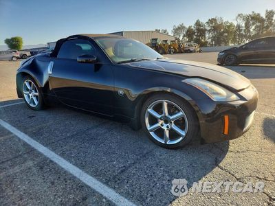 Czwarte zdjęcie samochodu z boku: 2005 NISSAN 350Z ENTHUSIAST VIN:JN1AZ36A15M754975 - miniatura