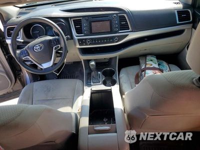 Zdjęcie 8 z 13 samochodu: 2016 TOYOTA HIGHLANDER LE VIN:5TDZARFH6GS023005 - miniatura