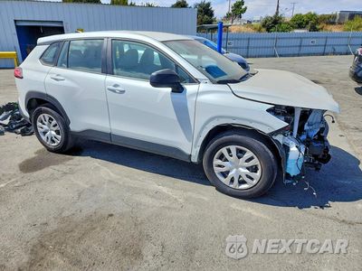 Czwarte zdjęcie samochodu z boku: 2025 TOYOTA COROLLA CROSS L VIN:7MUAAAAG1SV131009 - miniatura