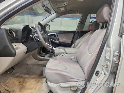 Zdjęcie 7 z 13 samochodu: 2007 TOYOTA RAV4 BASE VIN:JTMBK33V375013446 - miniatura