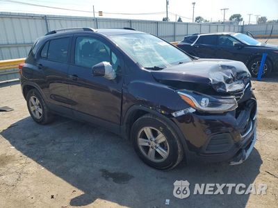 Czwarte zdjęcie samochodu z boku: 2021 CHEVROLET TRAX 1LT VIN:KL7CJPSB4MB326313 - miniatura