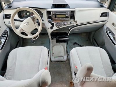 Zdjęcie 8 z 14 samochodu: 2012 TOYOTA SIENNA LE 8-PASSENGER VIN:5TDKA3DC6CS015745 - miniatura
