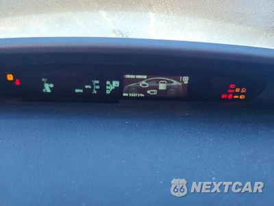 Zdjęcie 9 z 12 samochodu: 2014 TOYOTA PRIUS TWO VIN:JTDKN3DU2E1819585 - miniatura