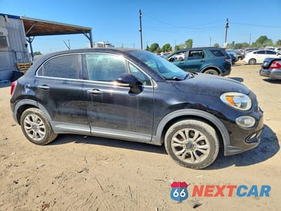 Czwarte zdjęcie samochodu z boku: 2016 FIAT 500X LOUNGE VIN:ZFBCFXDT6GP373654 - miniatura