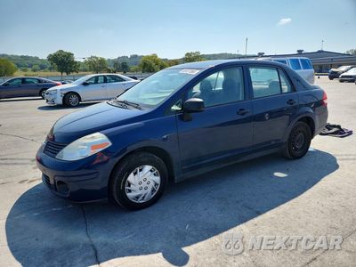 2010 NISSAN VERSA 1.6 BASE 3N1CC1AP2AL352445 - główne zdjęcie licytacji z USA - miniatura