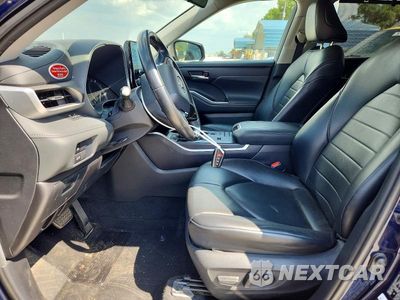 Zdjęcie 7 z 13 samochodu: 2021 TOYOTA HIGHLANDER XLE VIN:5TDGZRAH8MS069745 - miniatura
