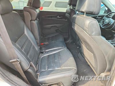Zdjęcie 11 z 13 samochodu: 2017 KIA SORENTO EX VIN:5XYPH4A56HG237039 - miniatura