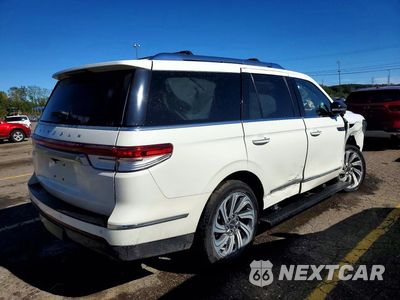 Trzecie zdjęcie samochodu z tyłu: 2022 LINCOLN NAVIGATOR RESERVE VIN:5LMJJ2LT5NEL10604 - miniatura