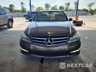 Piąte zdjęcie samochodu w środku: 2014 MERCEDES-BENZ C 250 VIN:WDDGF4HBXER313379 - miniatura