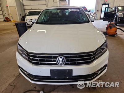 Piąte zdjęcie samochodu w środku: 2018 VOLKSWAGEN PASSAT SE VIN:1VWBA7A36JC019155 - miniatura