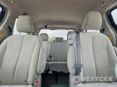 Zdjęcie 10 z 14 samochodu: 2011 TOYOTA SIENNA LE VIN:5TDKK3DCXBS068444 - miniatura