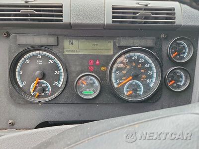 Zdjęcie 9 z 13 samochodu: 2016 FREIGHTLINER CASCADIA 125 VIN:3AKJGLD50GSHP5544 - miniatura