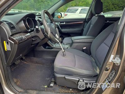 Zdjęcie 7 z 13 samochodu: 2012 KIA SORENTO LX VIN:5XYKT3A10CG281711 - miniatura