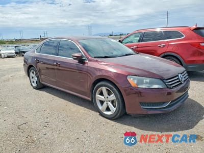 Czwarte zdjęcie samochodu z boku: 2012 VOLKSWAGEN PASSAT SE VIN:1VWBP7A35CC085682 - miniatura