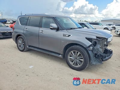 Czwarte zdjęcie samochodu z boku: 2018 INFINITI QX80 BASE VIN:JN8AZ2NF0J9661855 - miniatura