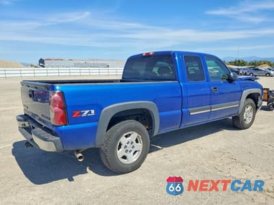 Trzecie zdjęcie samochodu z tyłu: 2004 CHEVROLET SILVERADO K1500 VIN:2GCEK19T741219406 - miniatura