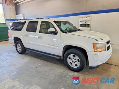 Czwarte zdjęcie samochodu z boku: 2008 CHEVROLET SUBURBAN K1500 LS VIN:1GNFK16358J126105 - miniatura