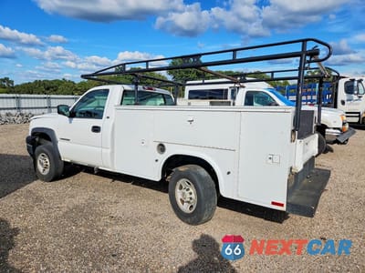 Drugie zdjęcie samochodu z przodu: 2005 CHEVROLET SILVERADO C2500 HEAVY DUTY VIN:1GBHC24U05E188794 - miniatura