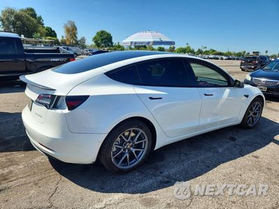 Trzecie zdjęcie samochodu z tyłu: 2022 TESLA MODEL 3 VIN:5YJ3E1EB5NF206423 - miniatura