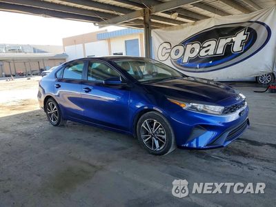 Czwarte zdjęcie samochodu z boku: 2023 KIA FORTE LXS VIN:3KPF24AD8PE565515 - miniatura