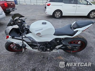 Trzecie zdjęcie samochodu z tyłu: 2024 KAWASAKI ZX636 K VIN:JKBZXJK12RA002067 - miniatura