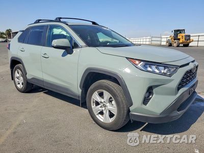 Czwarte zdjęcie samochodu z boku: 2021 TOYOTA RAV4 XLE VIN:2T3W1RFV3MW161314 - miniatura