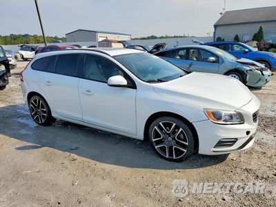 Czwarte zdjęcie samochodu z boku: 2018 VOLVO V60 T5 DYNAMIC VIN:YV140MEL1J2390327 - miniatura