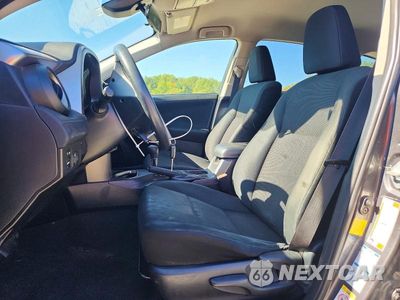 Zdjęcie 7 z 13 samochodu: 2018 TOYOTA RAV4 LE VIN:JTMBFREVXJJ196265 - miniatura