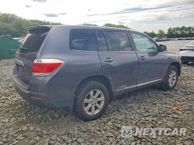 Trzecie zdjęcie samochodu z tyłu: 2012 TOYOTA HIGHLANDER BASE VIN:5TDBK3EH1CS133435 - miniatura