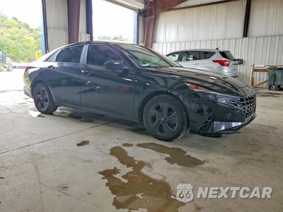 Czwarte zdjęcie samochodu z boku: 2022 HYUNDAI ELANTRA SEL VIN:KMHLM4AG4NU260188 - miniatura