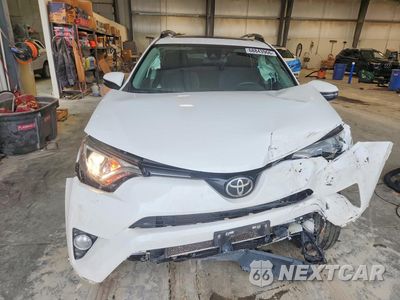 Piąte zdjęcie samochodu w środku: 2017 TOYOTA RAV4 XLE VIN:2T3RFREV1HW653460 - miniatura