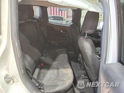 Zdjęcie 10 z 12 samochodu: 2019 JEEP RENEGADE LATITUDE VIN:ZACNJABB9KPK93687 - miniatura