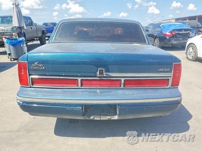 Zdjęcie 6 z 12 samochodu: 1997 LINCOLN TOWN CAR SIGNATURE VIN:1LNLM82W7VY731742 - miniatura