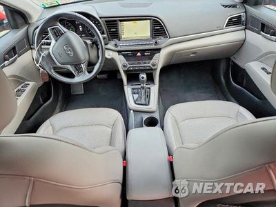 Zdjęcie 8 z 12 samochodu: 2017 HYUNDAI ELANTRA LIMITED VIN:5NPD84LF8HH095214 - miniatura