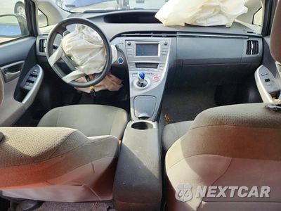 Zdjęcie 8 z 12 samochodu: 2015 TOYOTA PRIUS THREE VIN:JTDKN3DU1F1914740 - miniatura